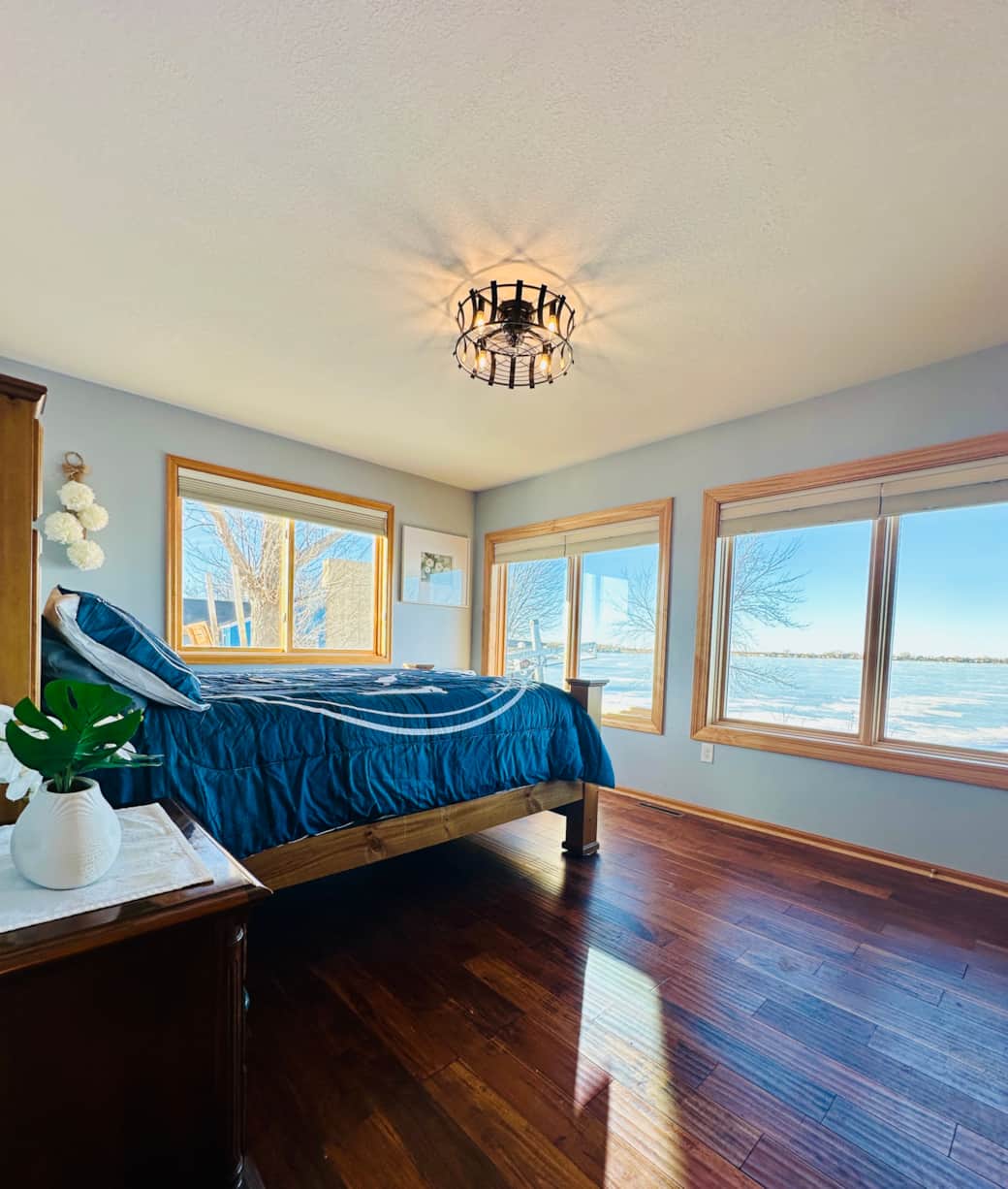 Lakeside, first-floor bedroom with a queen-size bed and breathtaking lake views. Lakeside, first-floor bedroom with a queen-size bed and breathtaking lake views.
