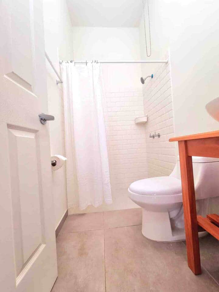 Shared bathroom for bedroom 2 and 3