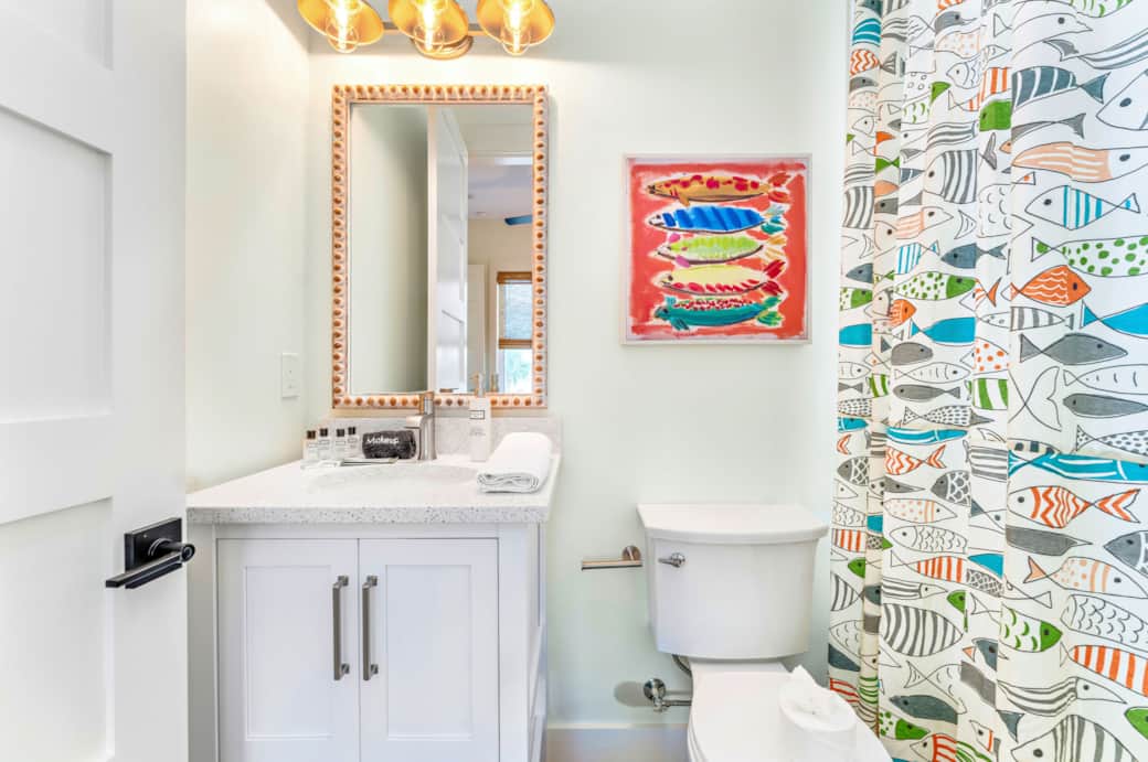 Queen Bathroom-Main Floor