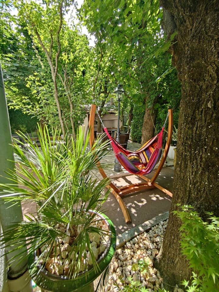 La nature au cœur de la ville …
Tout en étant en centre ville, vous pourrez profiter d'un parc arboré de nombreuses essences et plantes variées. La nature au cœur de la ville …
Tout en étant en centre ville, vous pourrez profiter d'un parc arboré de nombreuses essences et plantes variées.