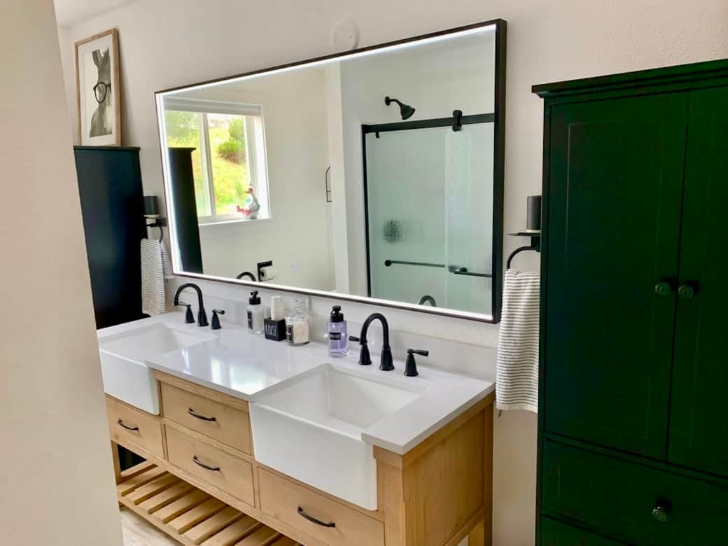 Upstairs full bath