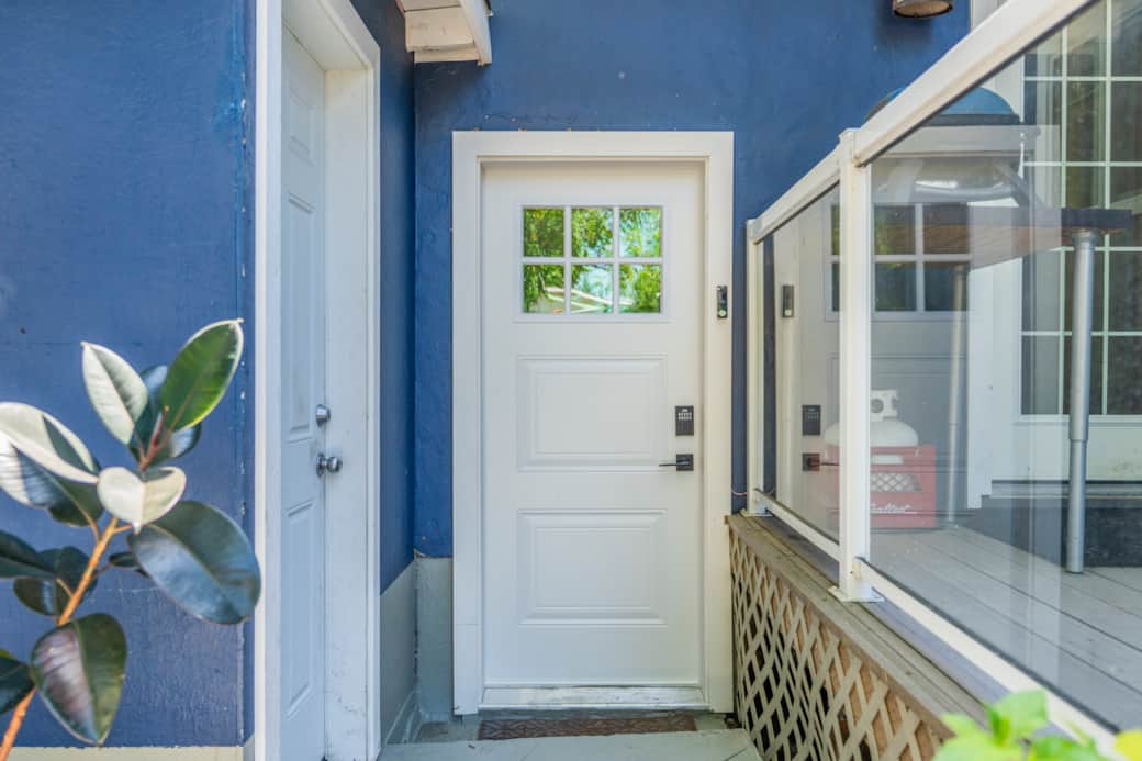 Entrance door with video doorbell and Smart Key entrance