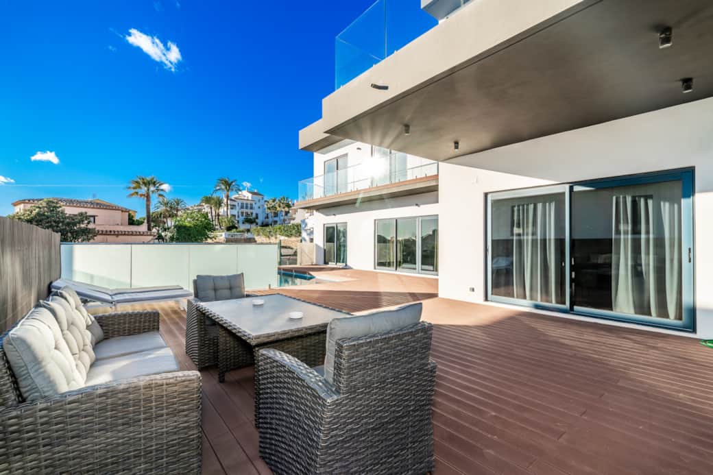 Terrace and dining Zone Daylight Terrace and dining Zone Daylight