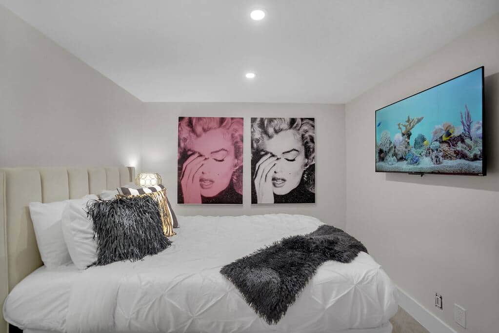 3rd Interior bedroom, queen bed, Roku tv (no windows) 