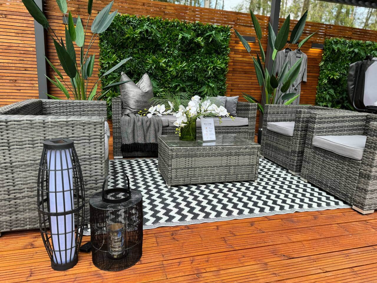 Outdoor Lounge