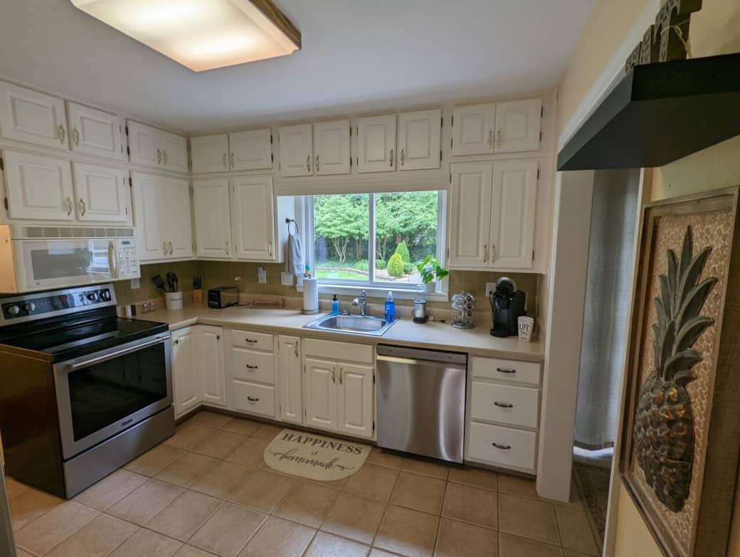 Wake up in the morning, make your hot cup of coffee from the Keurig, and enjoy a beautiful garden view. Wake up in the morning, make your hot cup of coffee from the Keurig, and enjoy a beautiful garden view.