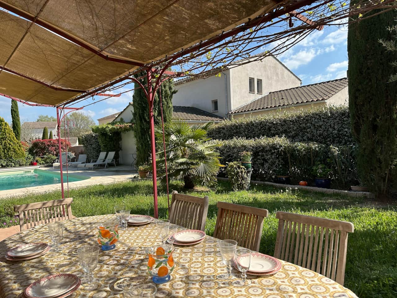 pool, deckchairs, garden, facade, dining table, terrace