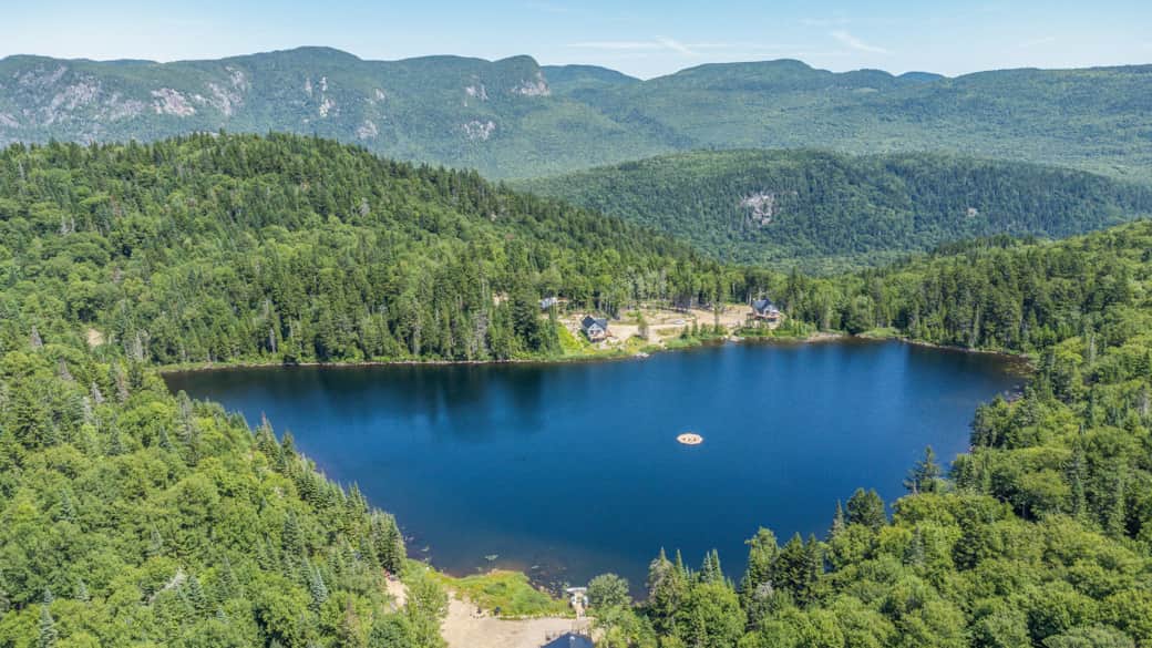 Vue de loin du lac Vue de loin du lac