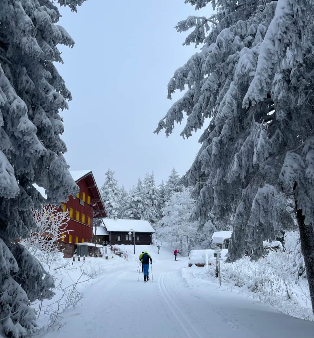 Einkehren mit Aussicht: Zahlreiche bewirtschaftete Bauden erreichst du direkt von deinem Chalet.