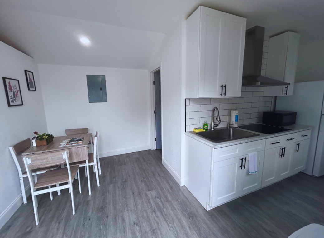 Fully equipped kitchen conveniently located next to the dining area. Lakeland, FL