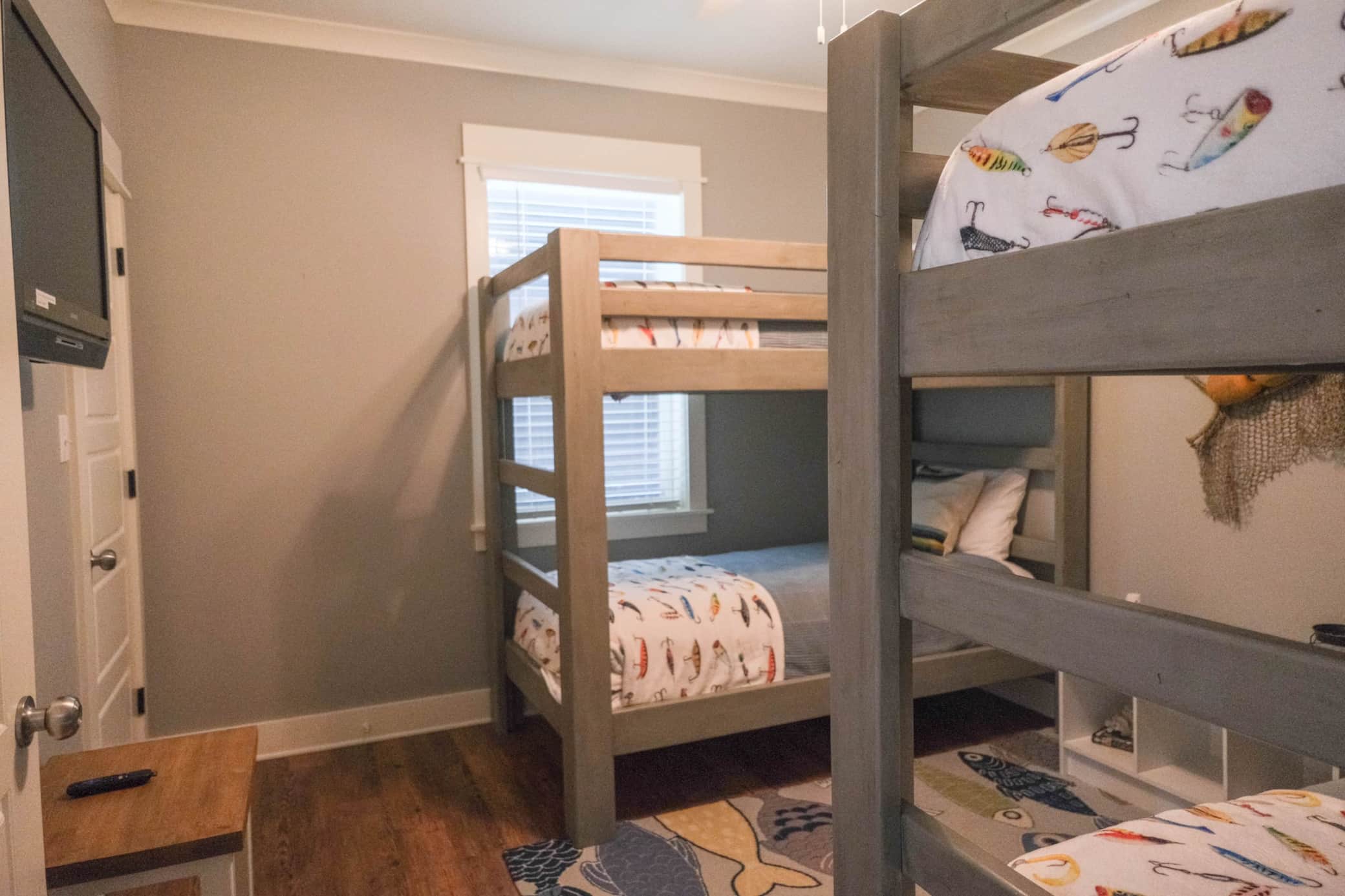guest bedroom with 2 sets of twin bunk beds.jpg