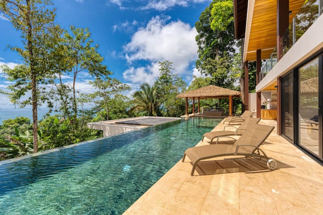 Exterior view of Casa de Las Diosas and the infinity pool. 