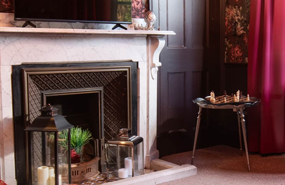 Queen of Hearts lounge: Dramatic red decor, cosy seating for games (chess), plus TV with Netflix