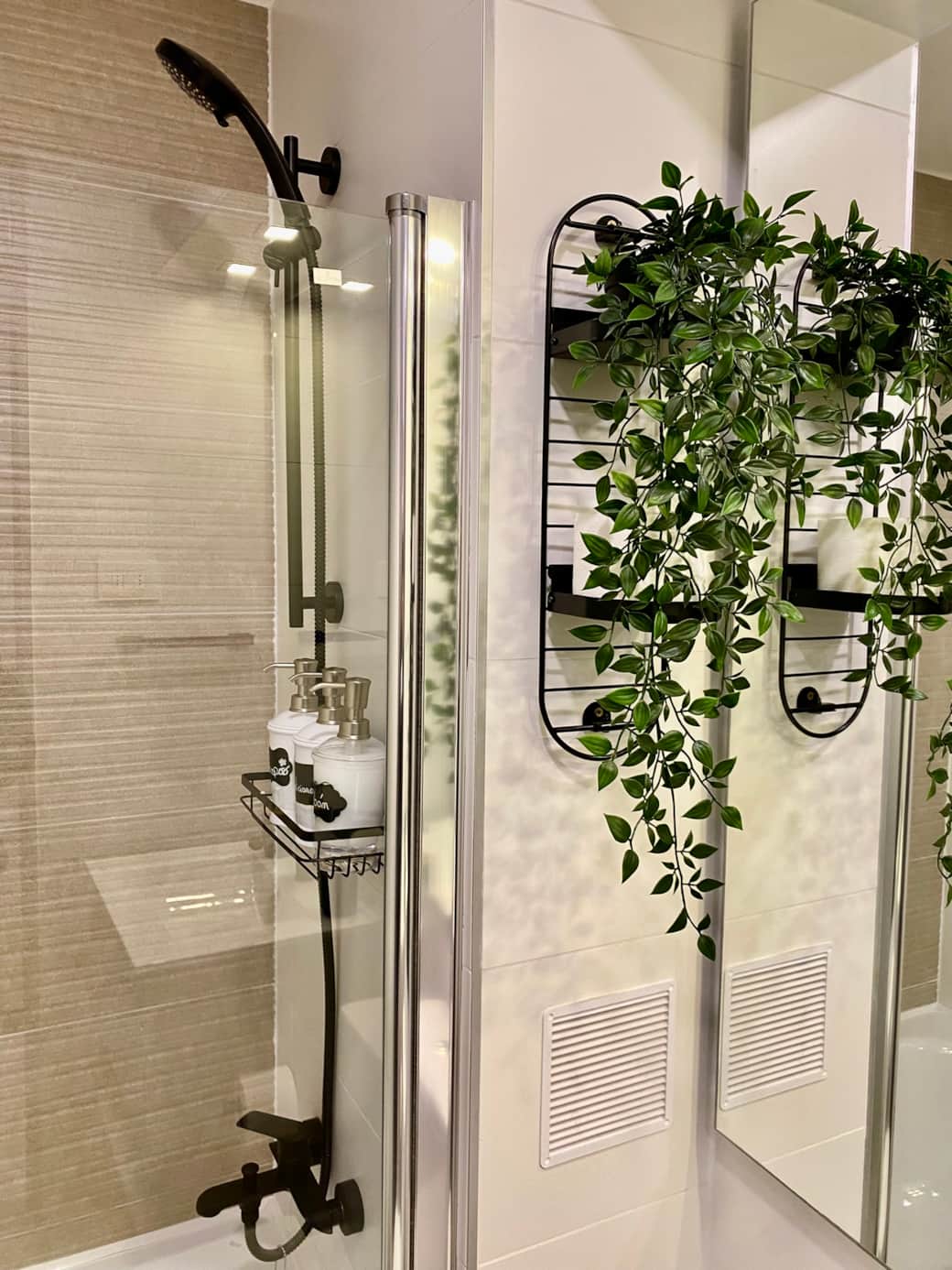 Baño secundario con tina