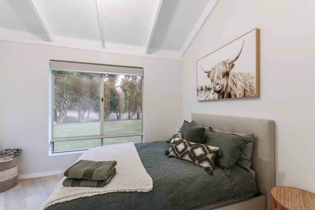 Comfortable queen bedroom