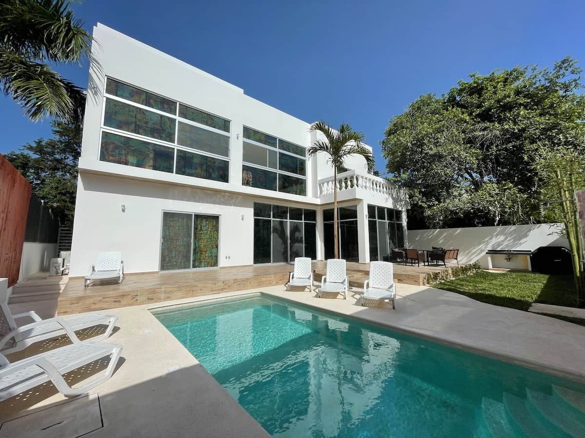 PRIVATE POOL