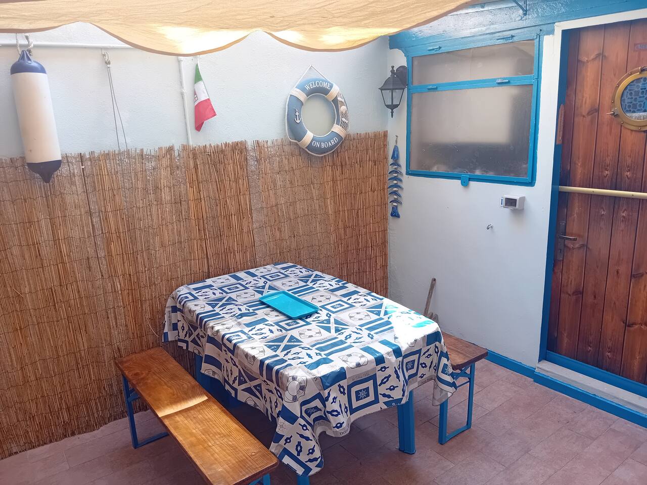 Corte Interna con tavolo da pranzo