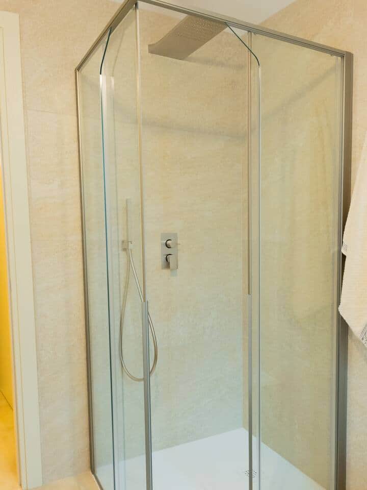 Doccia con soffione maxi e doccino