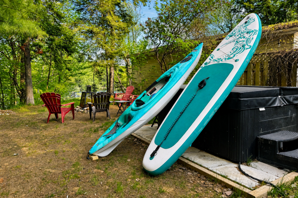 Le chickadee paddleboard kayak hot tub fire pit