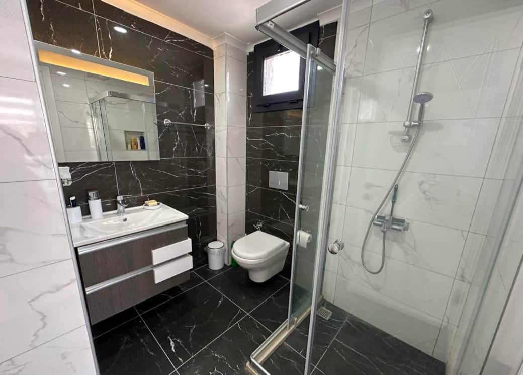 En-suite 1 Bathroom