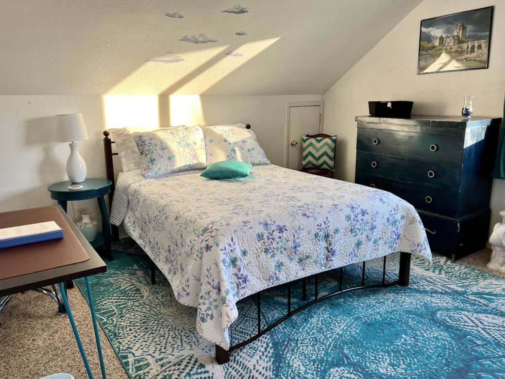 Full/Double Bed and Furnishings