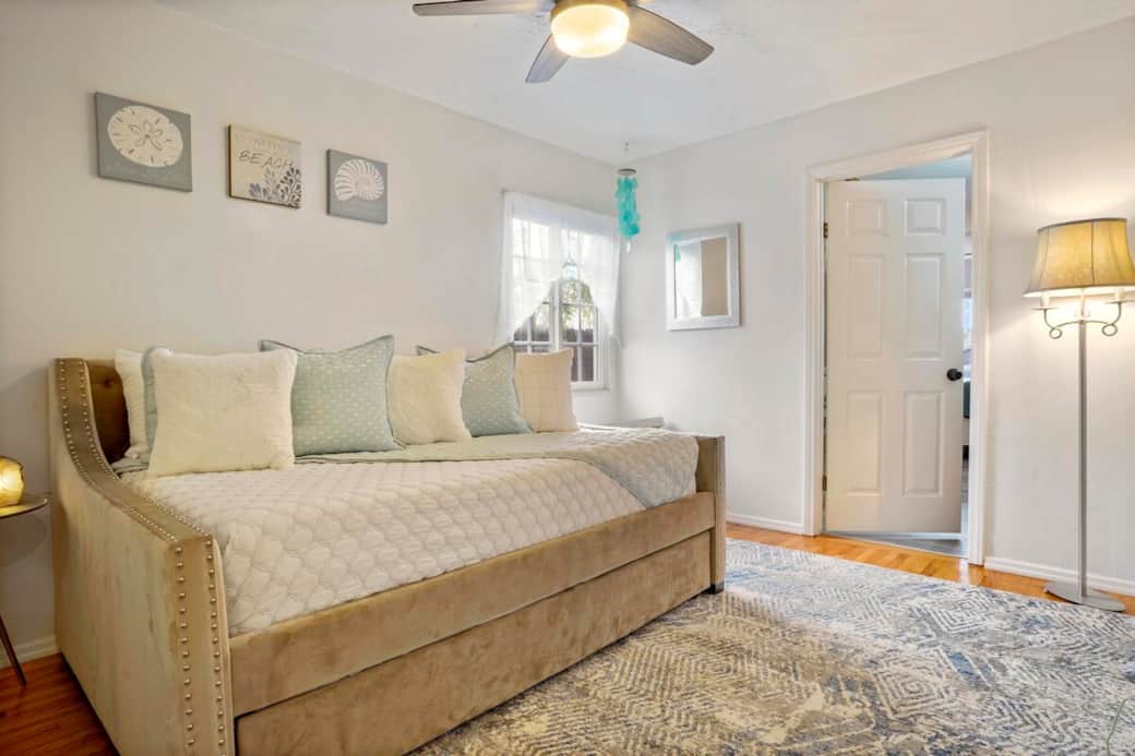 Full size bed, twin pullout bed both premium mattresses with premium pillows. Full size bed, twin pullout bed both premium mattresses with premium pillows.