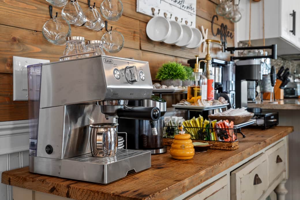 Fully Equipped Coffee Bar with Accessories 4 Fully Equipped Coffee Bar with Accessories 4