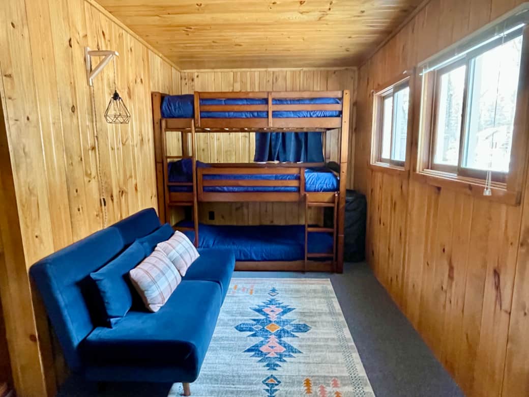 The "bunk room" in the entry can be use for extra sleeping or more living space. The "bunk room" in the entry can be use for extra sleeping or more living space.
