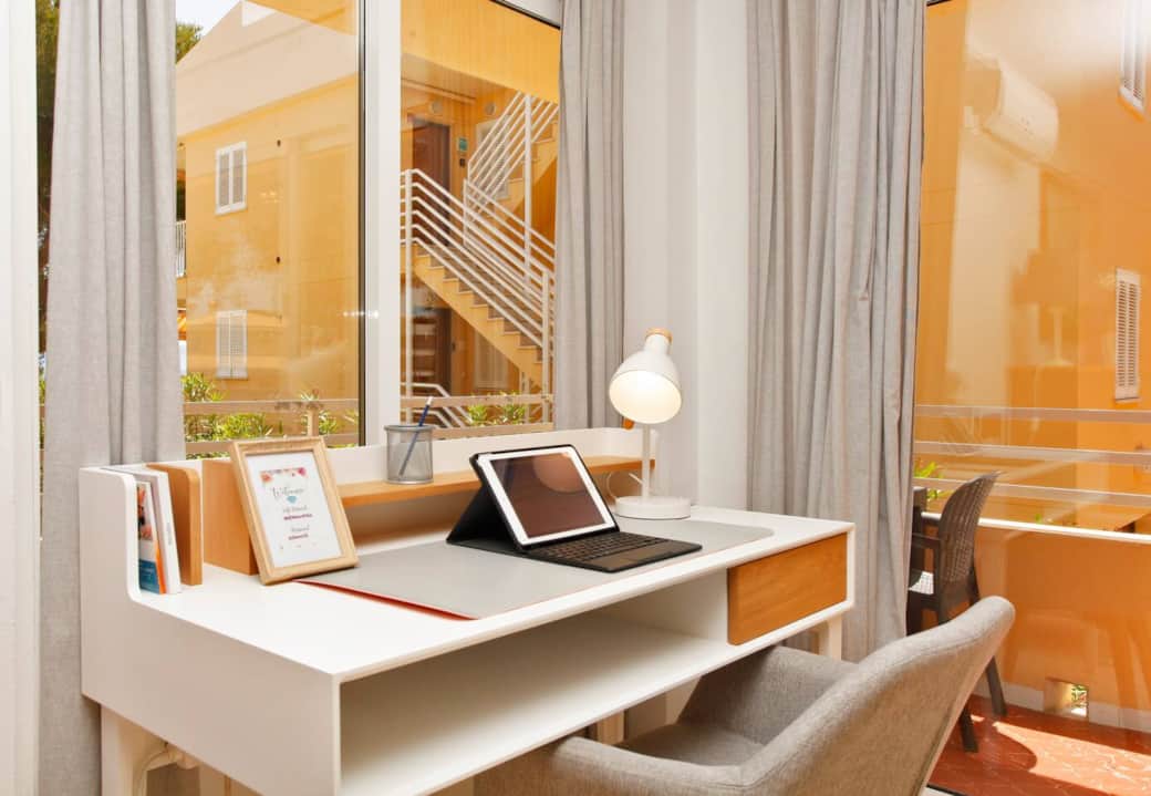 escritorio con Wi-fi alta velocidad