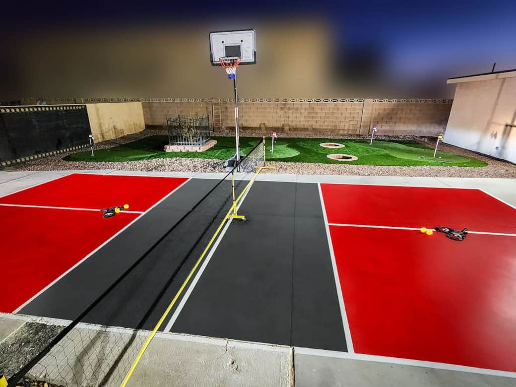 Have fun and play games in this Pickleball and Basket court and minigolf