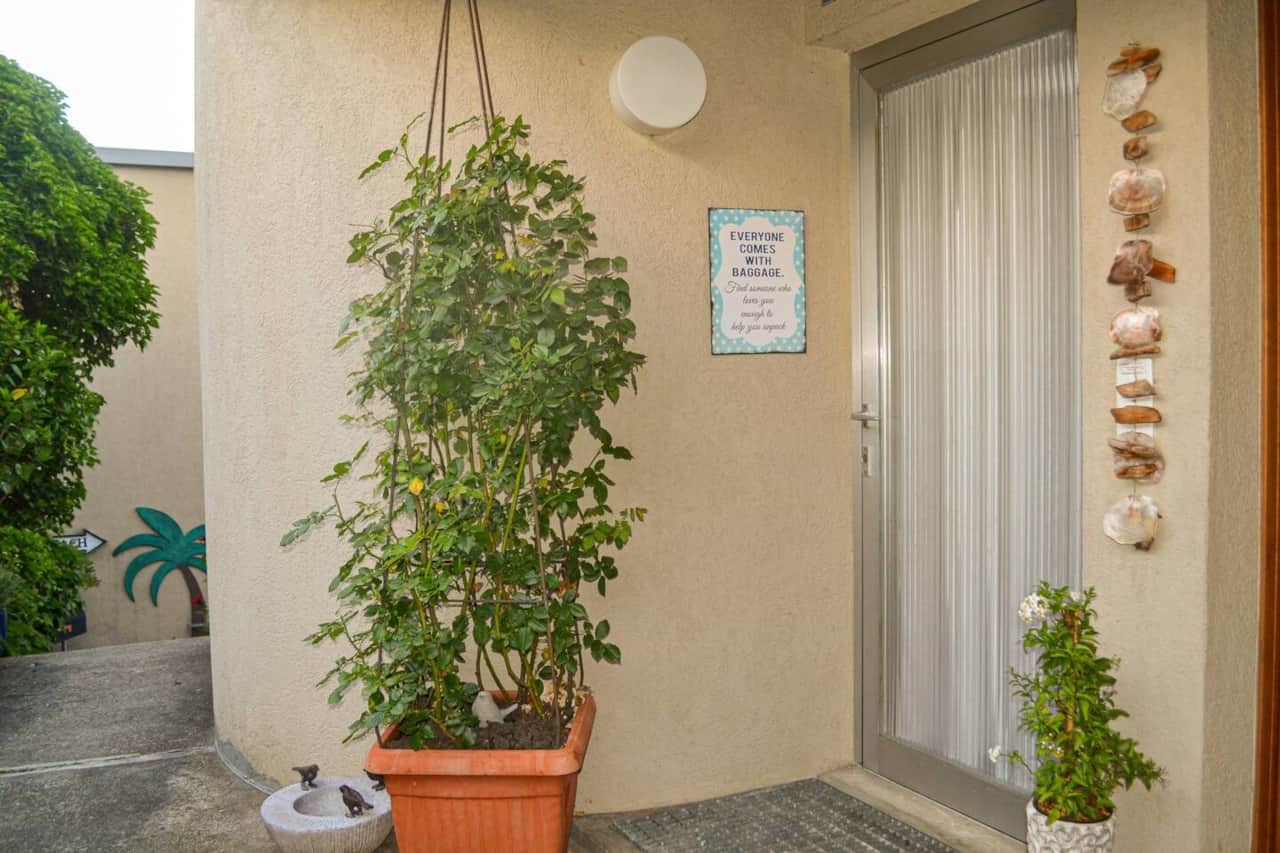 Eingangstüre «See-Apartment» mit Schlüsselkästchen