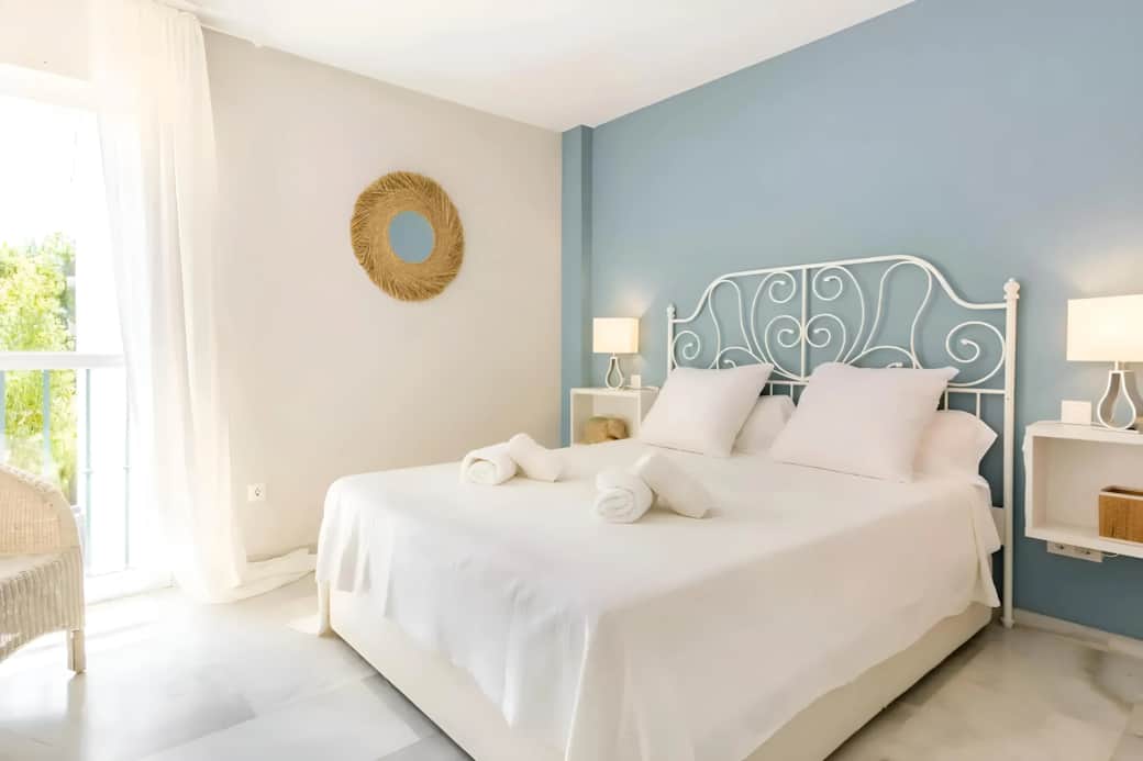 Bedroom with Queen Size Bed