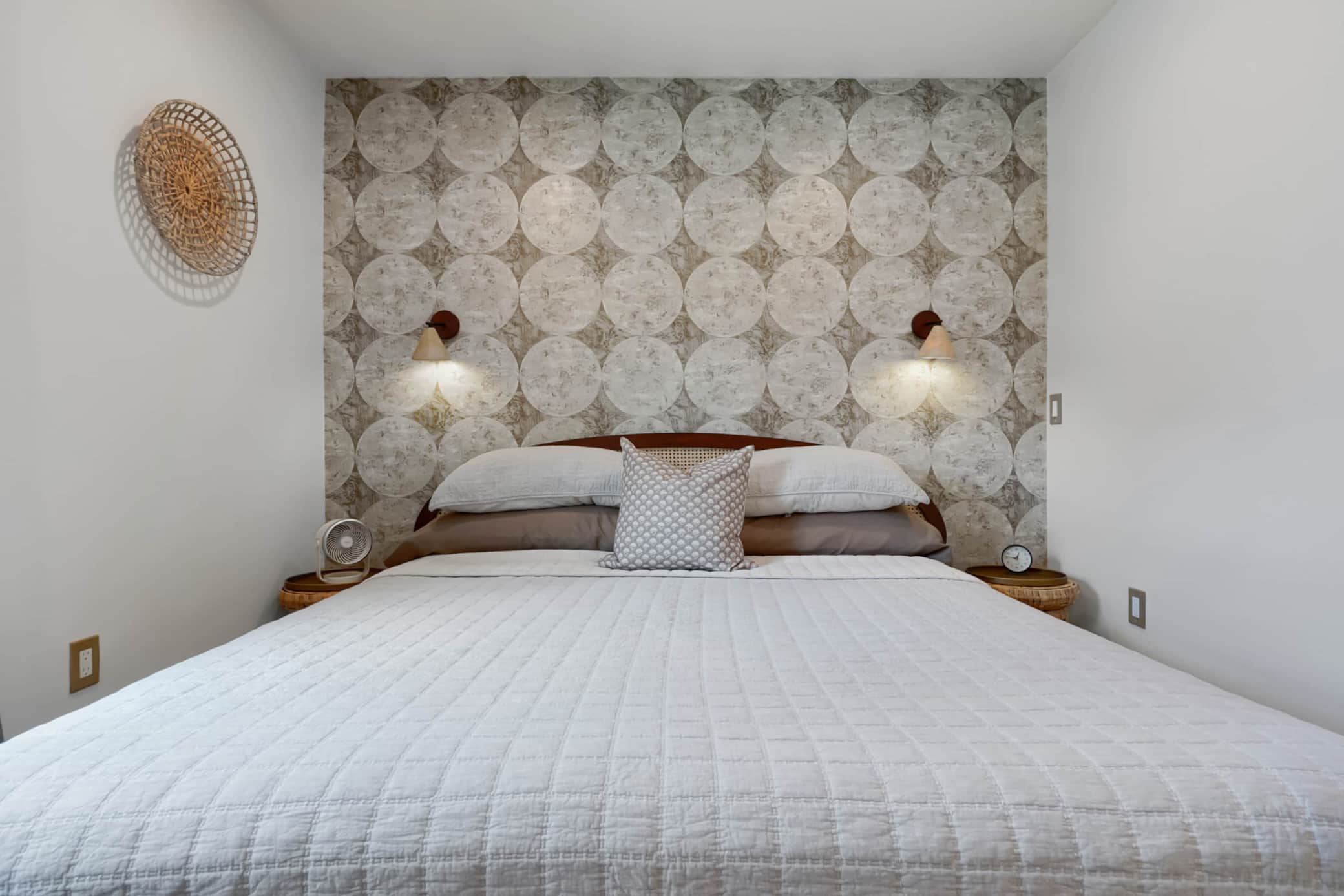 Luna King Room