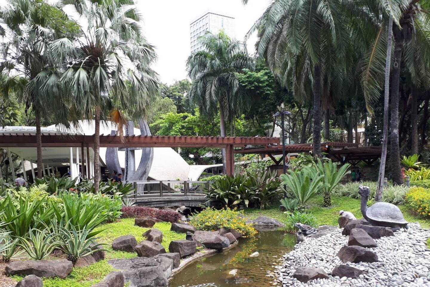 short stay condo in Makati near Greenbelt with modern city view