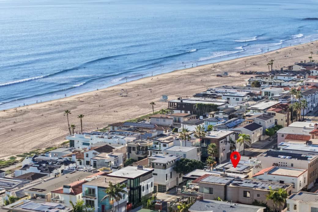 Aerial view of Manhattan beach! We are near Manhattan Beach Strand (The Strand), and Live Oak Park. 