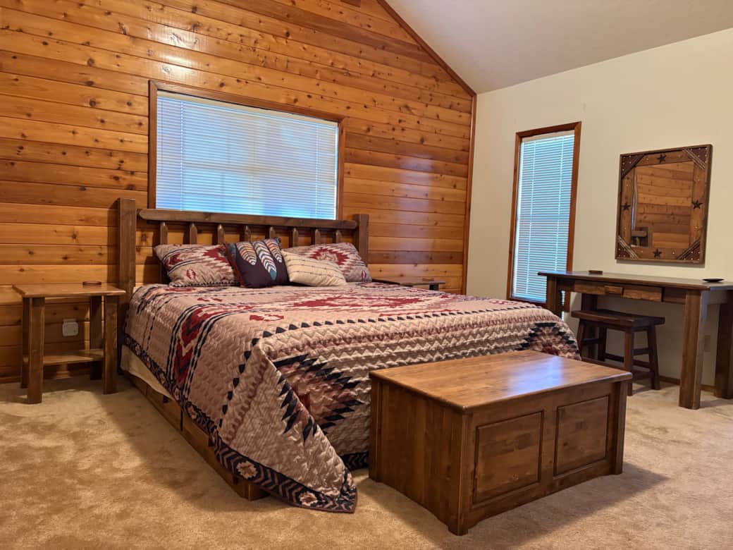 Master Bed/King (cots available)