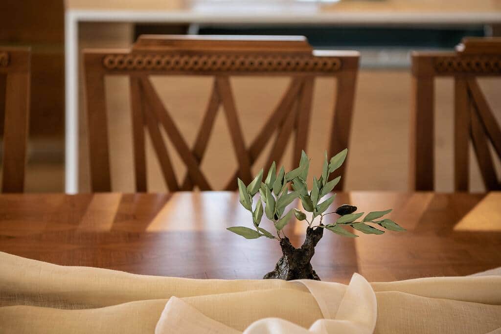 Dining table detail