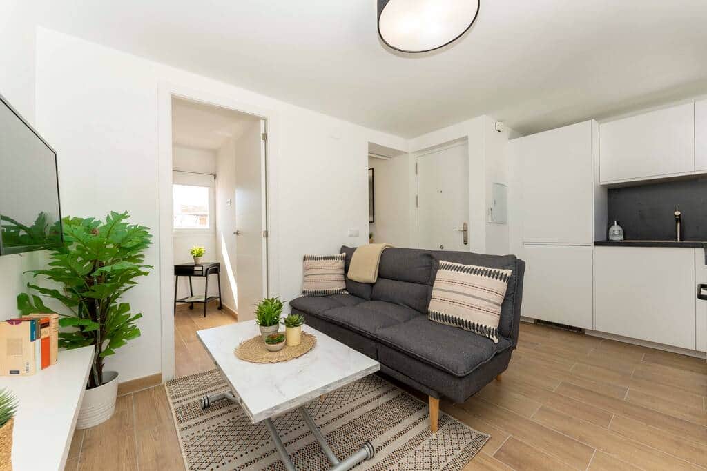 Sala de estar con cocina abierta