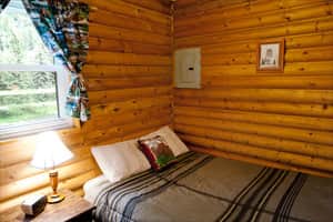 Cabin5 Bedroom2