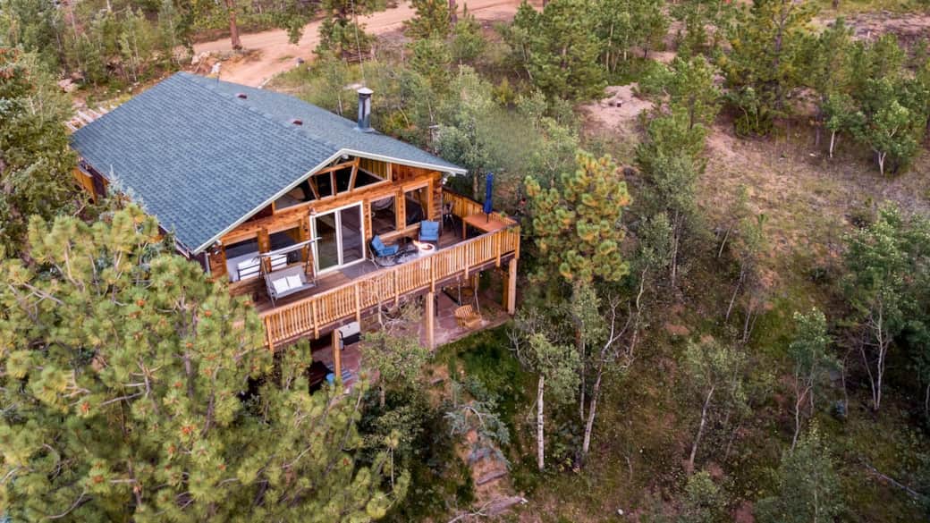 View of the back of the cabin 