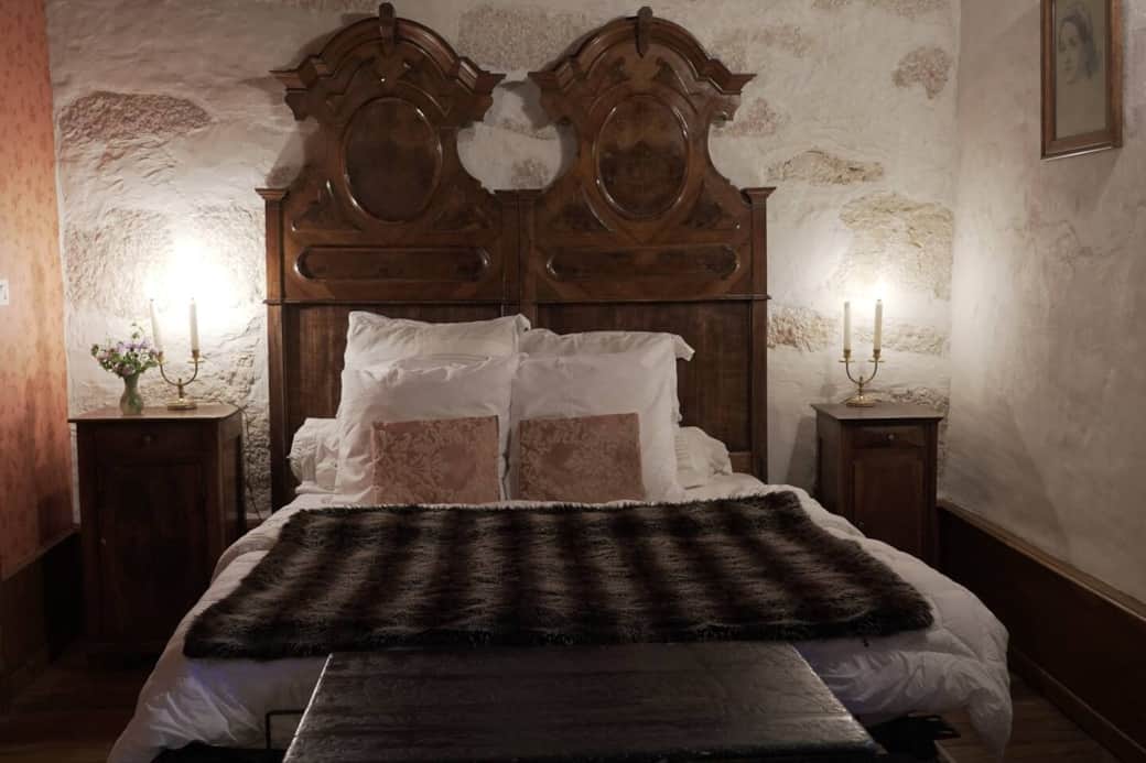 Chambre Sous la Révélation du Mystère au Château de Montanges