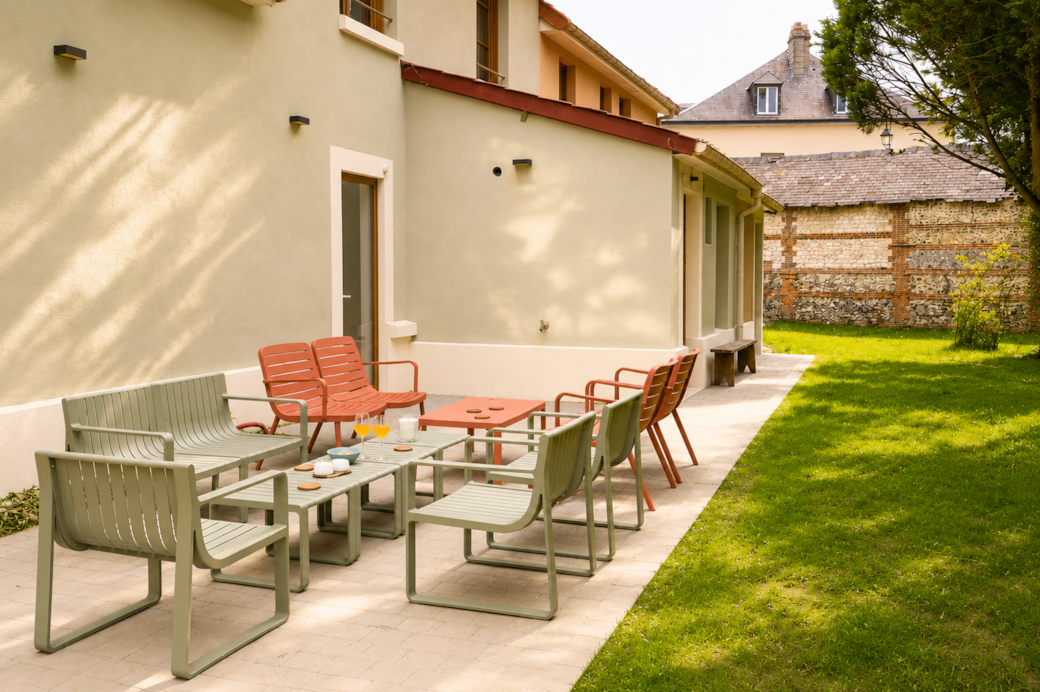 Arrière-cour - Chaises longues, Espace repas en plein air, Barbecue, Mobilier d'exterieur, Jacuzzi Arrière-cour - Chaises longues, Espace repas en plein air, Barbecue, Mobilier d'exterieur, Jacuzzi
