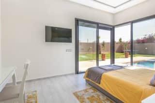 Villa Sanna, élégante avec piscine, jacuzzi & jeux — photo 24