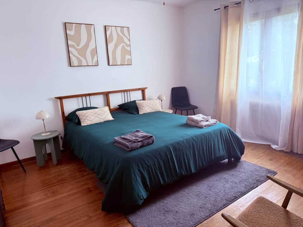 Chambre parentale pensée pour votre confort toute en intimité Chambre parentale pensée pour votre confort toute en intimité