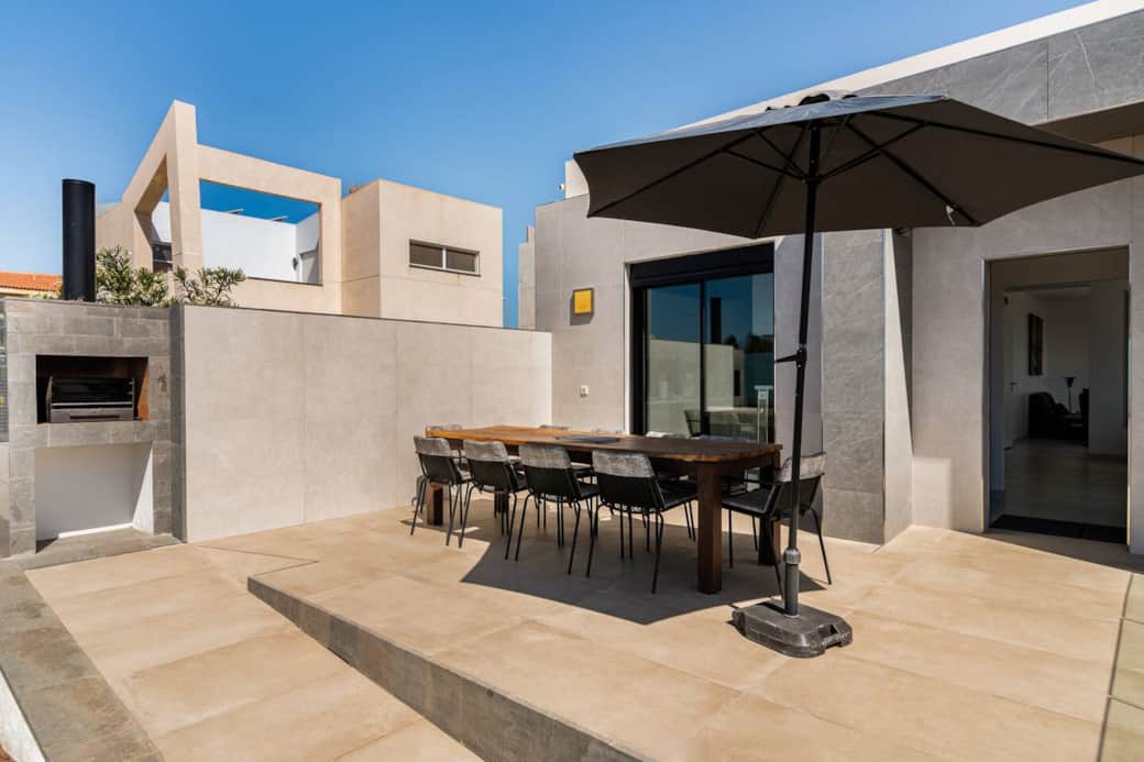 BBQ with dining table for 10