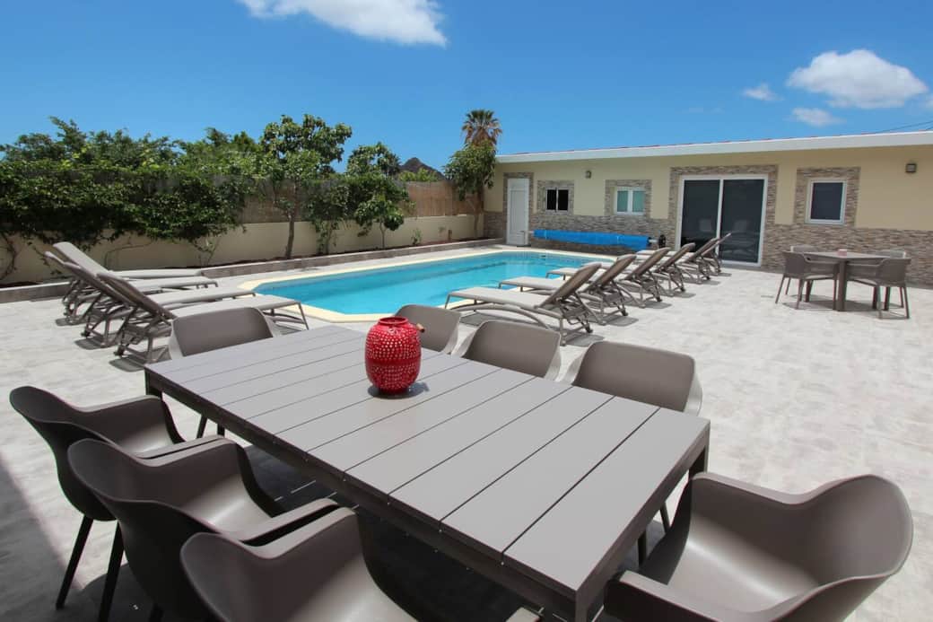 Pool with guest house Pool with guest house