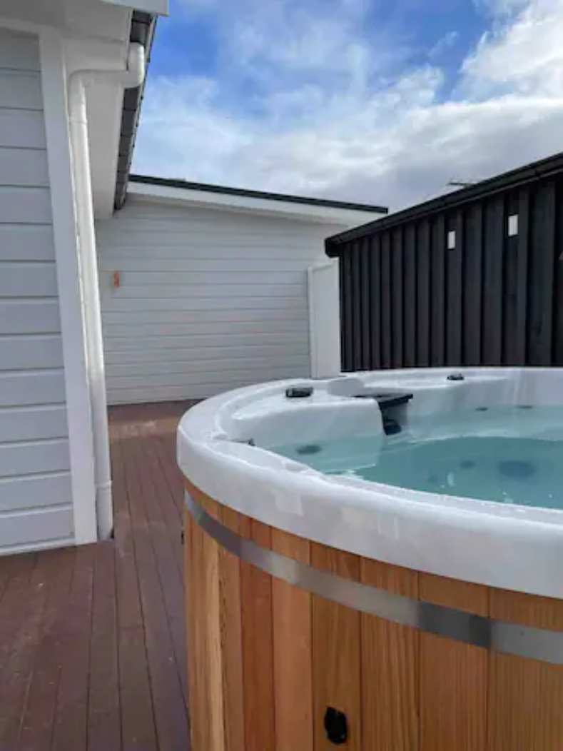 Private Spa Pool on the Deck Private Spa Pool on the Deck