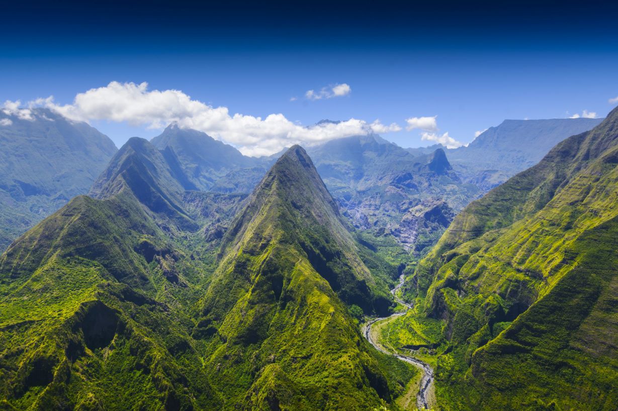 montagne de mafate et riviere des galets