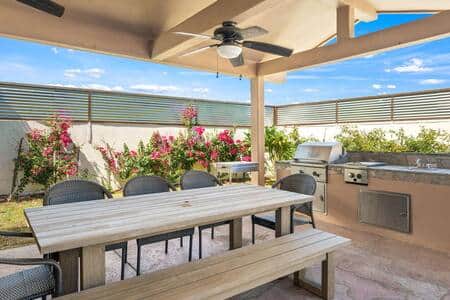 Outdoor Dining, Covered Patio, and Outdoor Kitchen