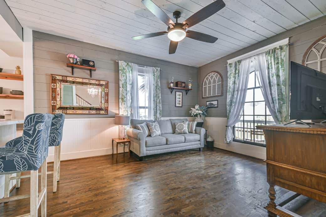 Living room! Living room!